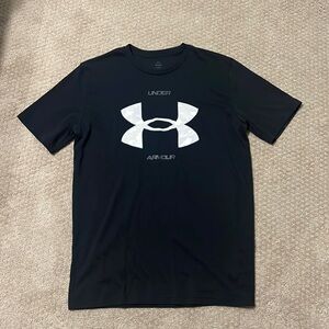Men’s Medium Under Armour Shirt